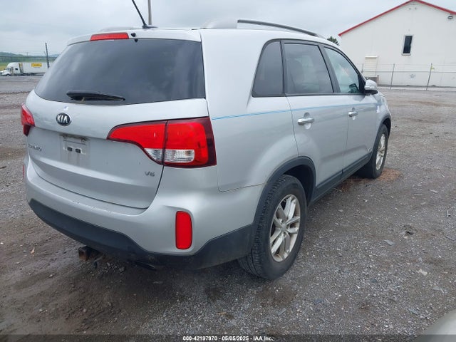 5XYKTDA73FG622209 KIA Sorento Lx V6