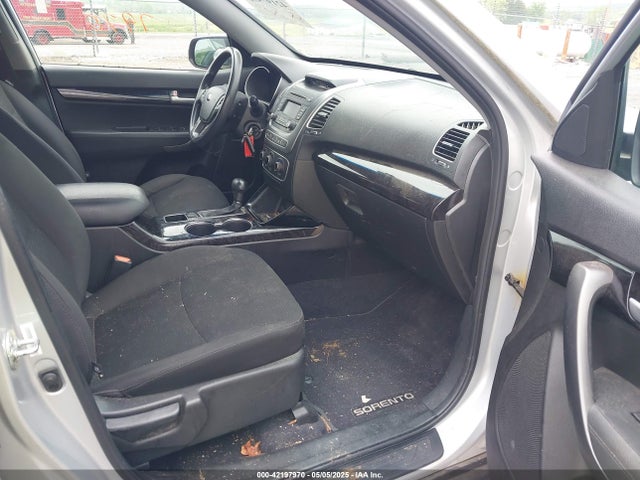 5XYKTDA73FG622209 KIA Sorento Lx V6