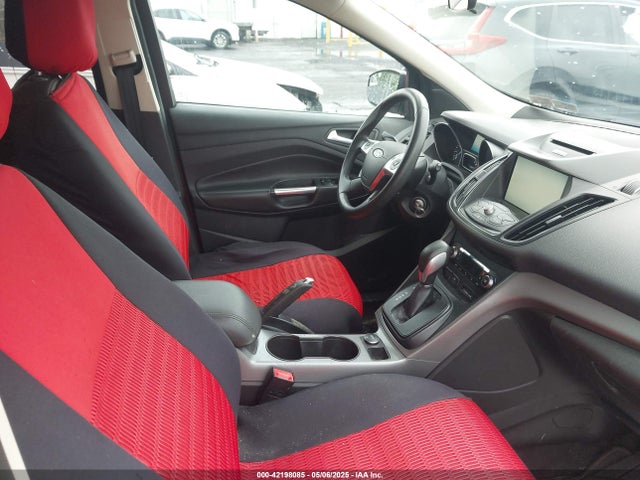 1FMCU9GX2FUA98258 Ford ESCAPE SE