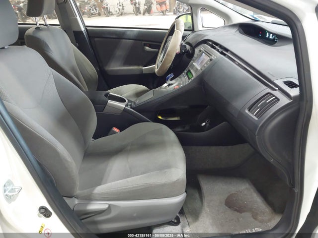 Toyota Prius Two 2014 JTDKN3DU7E1812020 Image 5