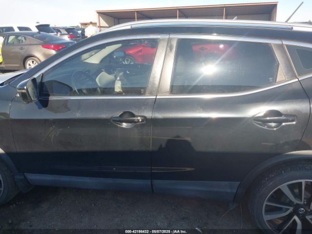 JN1BJ1CR5HW101326 Nissan Rogue Sport Sl