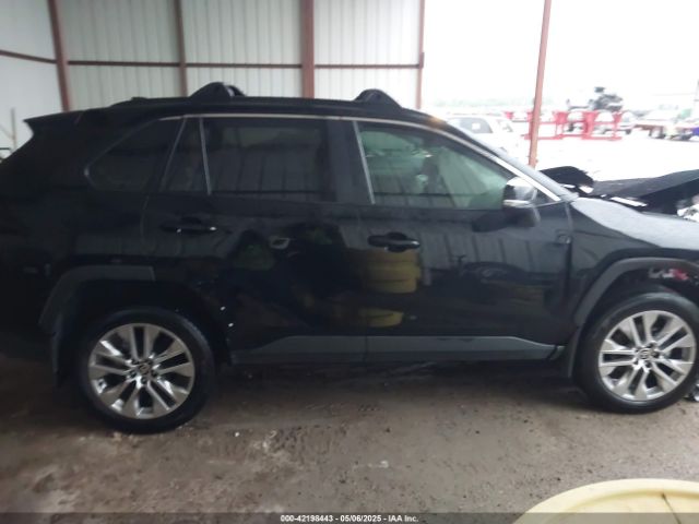 2T3C1RFV8RW305725 Toyota Rav4 Xle Premium