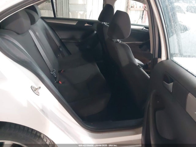 3VWD17AJ9FM271575 Volkswagen Jetta 1.8t Se