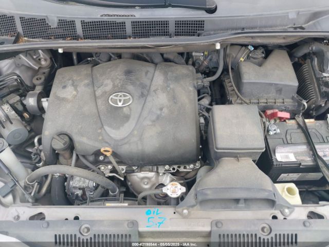 5TDKZ3DCXHS818669 Toyota Sienna Le 8 Passenger