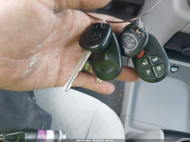 5TDKZ3DCXHS818669 Toyota Sienna Le 8 Passenger