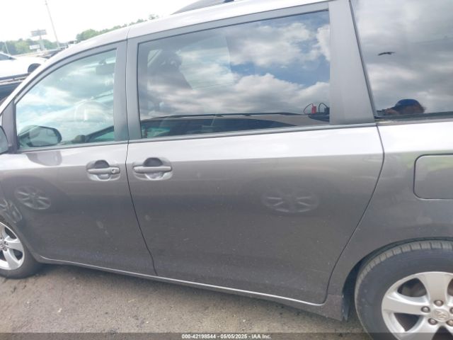 5TDKZ3DCXHS818669 Toyota Sienna Le 8 Passenger