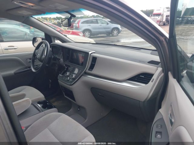 5TDKZ3DCXHS818669 Toyota Sienna Le 8 Passenger