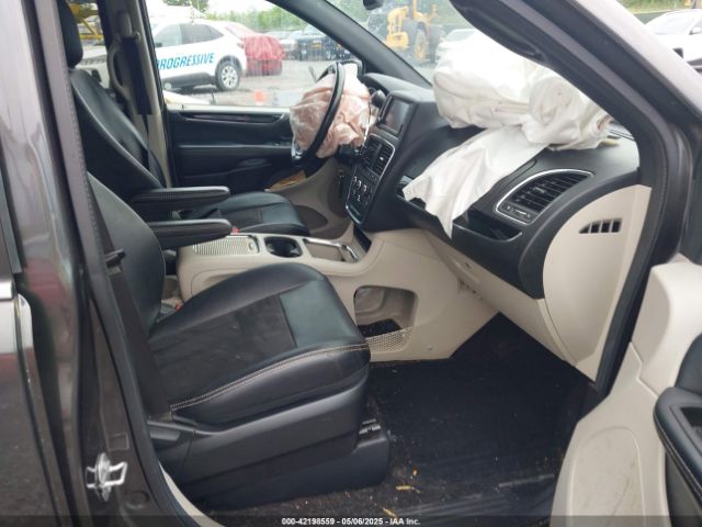 2C4RDGCG9KR717499 Dodge Grand Caravan Sxt