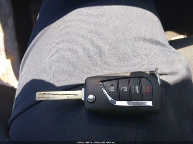 5YFB4MDE8SP272976 Toyota COROLLA LE