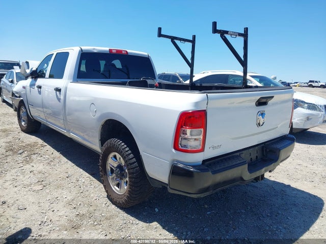 3C6UR4HJXMG674094 RAM 2500 Tradesman  4x2 8' Box