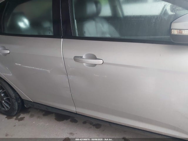 1FADP3F23EL158142 Ford FOCUS SE