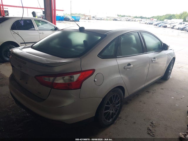 1FADP3F23EL158142 Ford FOCUS SE