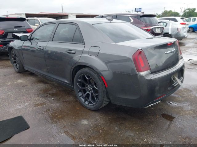 2019 CHRYSLER 300 2C3CCABG0KH516446 Photo 2