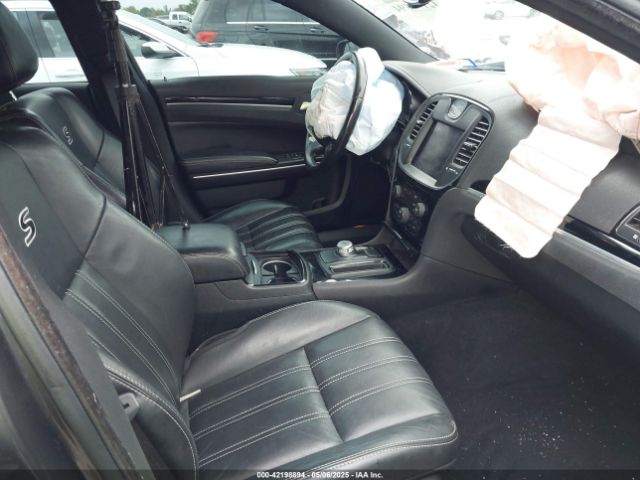 2019 CHRYSLER 300 2C3CCABG0KH516446 Photo 4