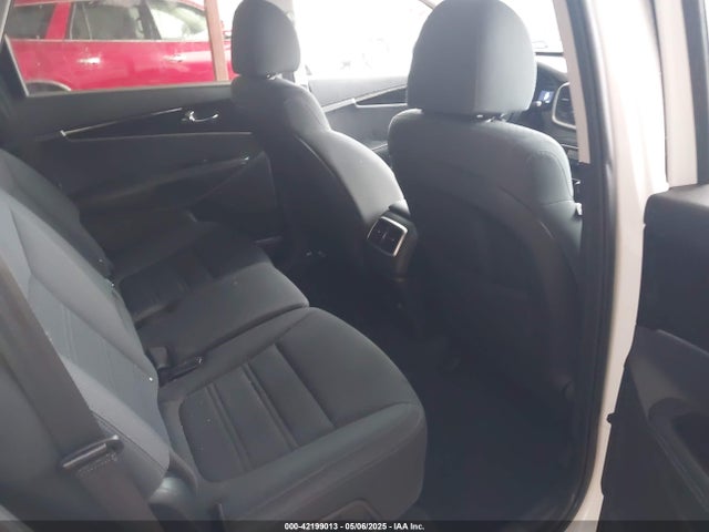 5XYPG4A57KG609790 KIA Sorento 3.3l S