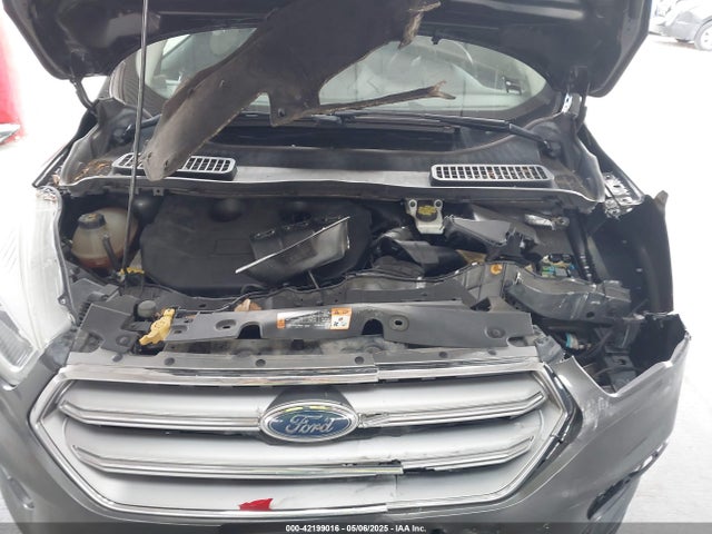 1FMCU0J94HUE54184 Ford Escape Titanium