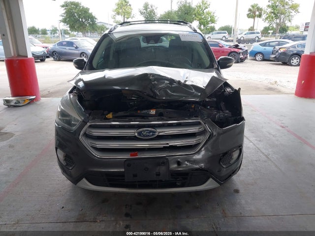 1FMCU0J94HUE54184 Ford Escape Titanium