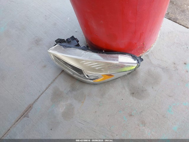 1FMCU0J94HUE54184 Ford Escape Titanium
