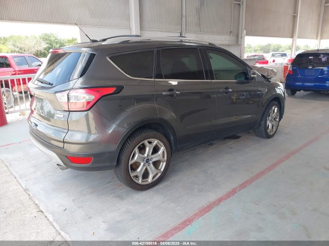 1FMCU0J94HUE54184 Ford Escape Titanium