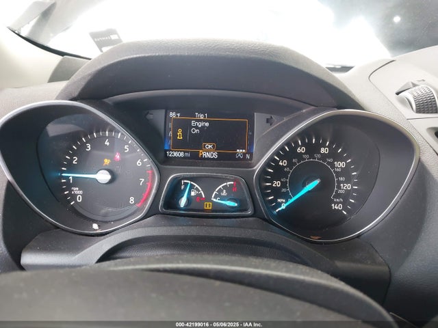 1FMCU0J94HUE54184 Ford Escape Titanium