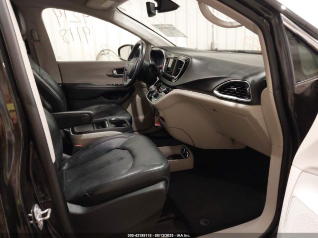 2C4RC1BG9LR140072 Chrysler Pacifica Touring L
