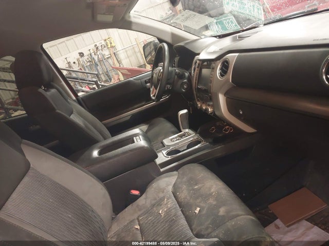 5TFUY5F13EX409535 Toyota Tundra Sr5 5.7l V8