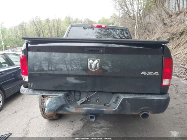 3C6RR7KT3HG705029 RAM 1500 Express  4x4 5'7 Box