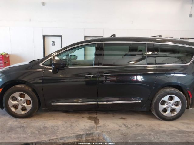 2C4RC1EG6HR592175 Chrysler Pacifica Touring-l Plus