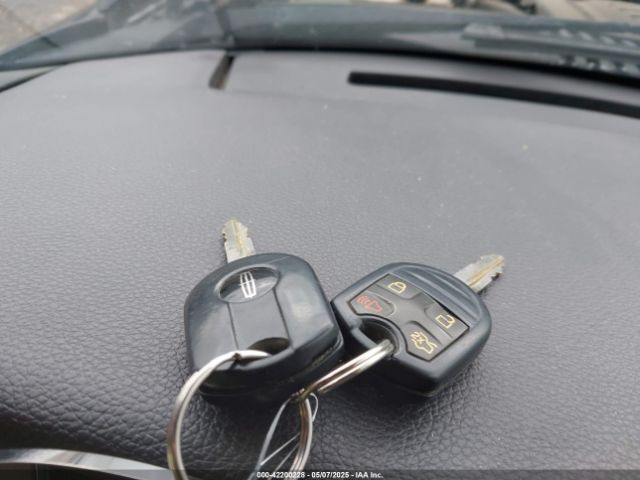 5LMJJ2J52EEL01086 Lincoln Navigator