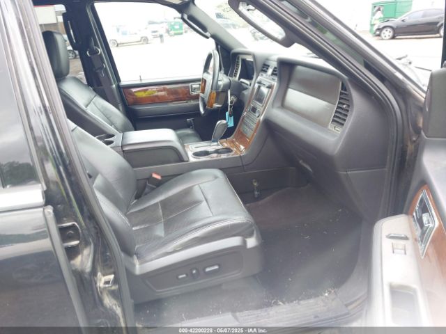 5LMJJ2J52EEL01086 Lincoln Navigator