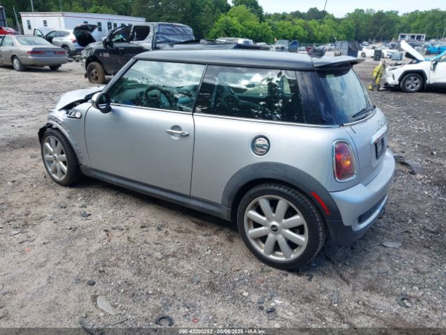 2007 MINI COOPER S WMWMF73537TL88038 Photo 2