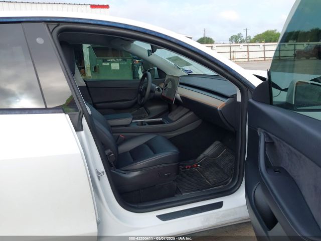 5YJYGDEE8MF266075 Tesla 2021