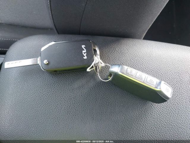 3KPF24AD1PE555862 KIA Forte Lxs