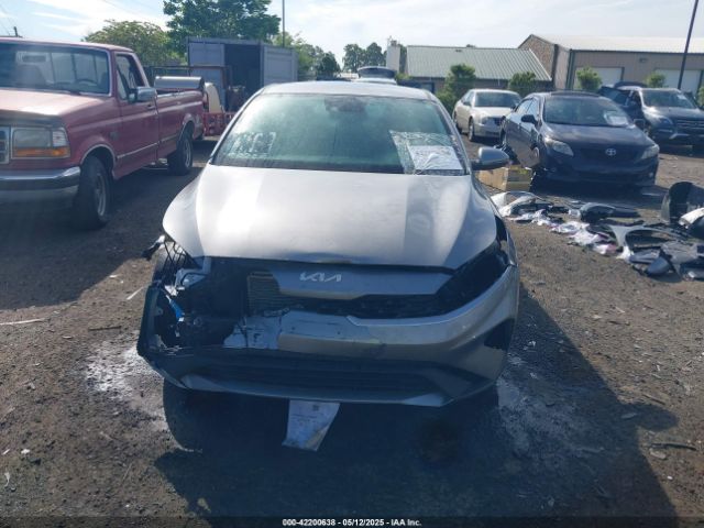 3KPF24AD1PE555862 KIA Forte Lxs