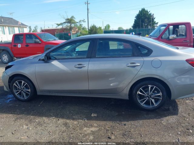 3KPF24AD1PE555862 KIA Forte Lxs