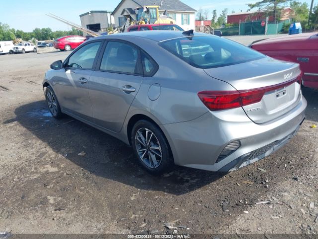 3KPF24AD1PE555862 KIA Forte Lxs