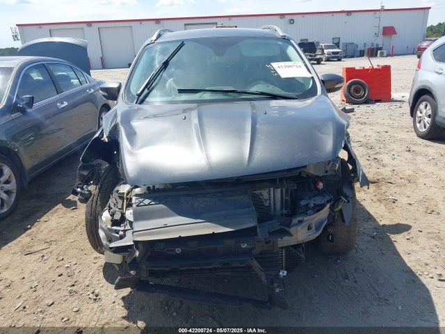 1FMCU0JX7GUA17356 Ford Escape Titanium