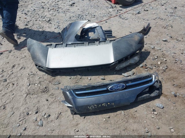 1FMCU0JX7GUA17356 Ford Escape Titanium