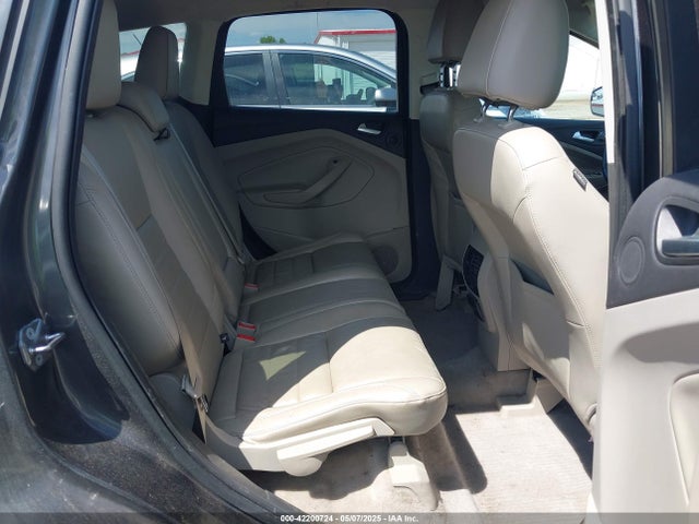 1FMCU0JX7GUA17356 Ford Escape Titanium