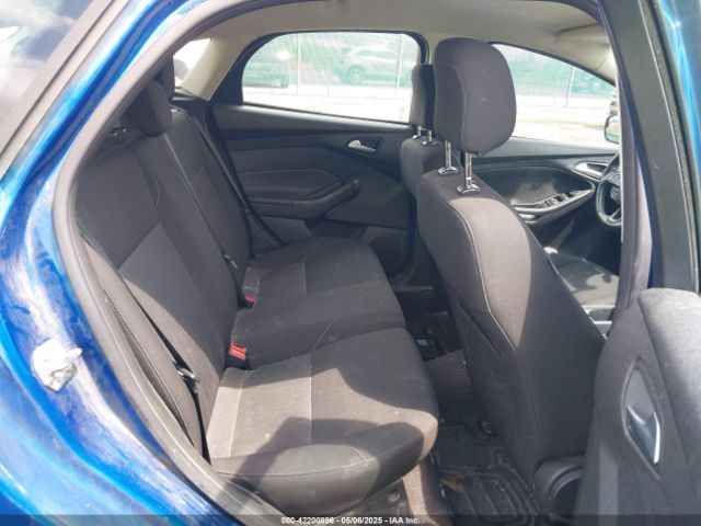 1FADP3K27JL310083 Ford FOCUS SE