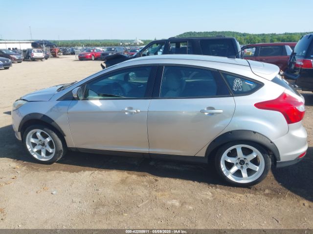 1FADP3K2XEL283869 Ford FOCUS SE