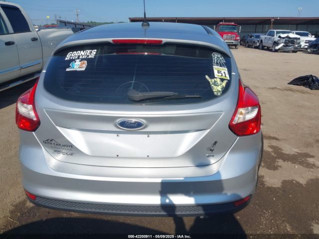 1FADP3K2XEL283869 Ford FOCUS SE