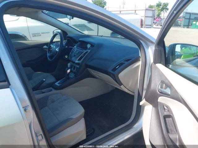 1FADP3K2XEL283869 Ford FOCUS SE