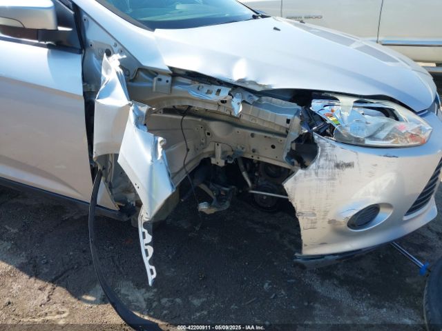 1FADP3K2XEL283869 Ford FOCUS SE