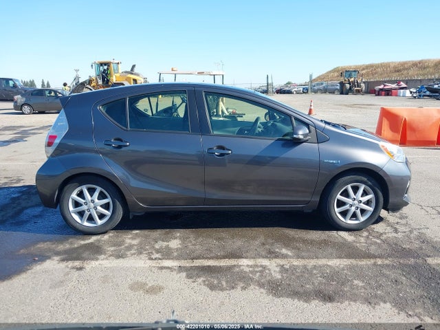 Toyota Prius C Three 2014 JTDKDTB39E1078879 Image 13