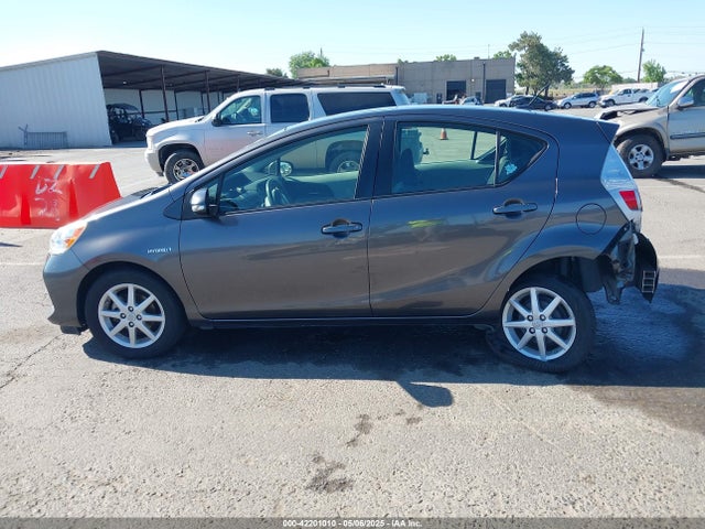 Toyota Prius C Three 2014 JTDKDTB39E1078879 Image 14