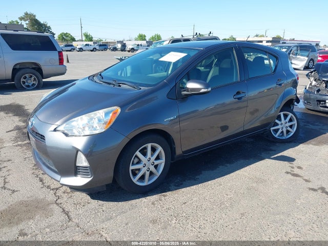 Toyota Prius C Three 2014 JTDKDTB39E1078879 Image 2