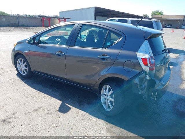 Toyota Prius C Three 2014 JTDKDTB39E1078879 Image 3