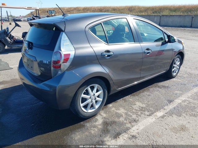 Toyota Prius C Three 2014 JTDKDTB39E1078879 Image 4