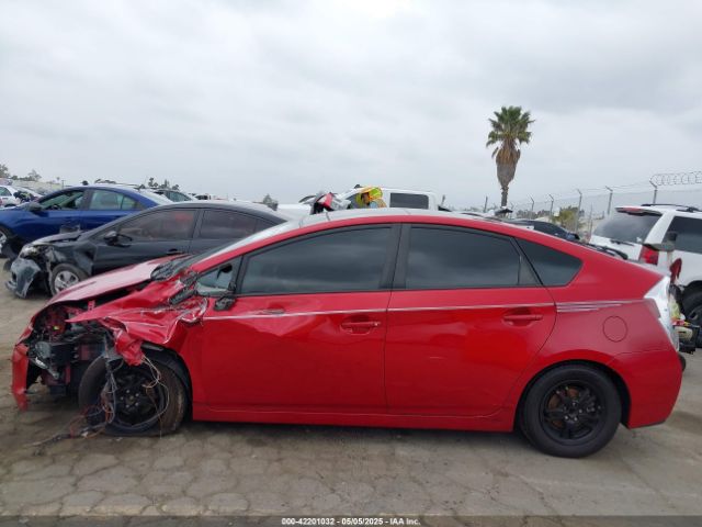JTDKN3DU3F1882146 Toyota Prius Three